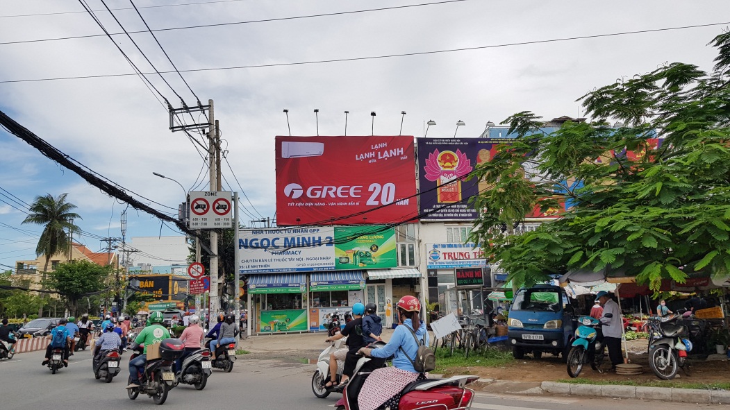 Sảnh thang máy cao ốc văn phòng
